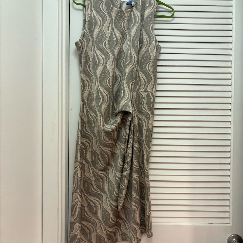 J. McLaughlin Taupe Wave-Print Sleeveless Midi Dress
